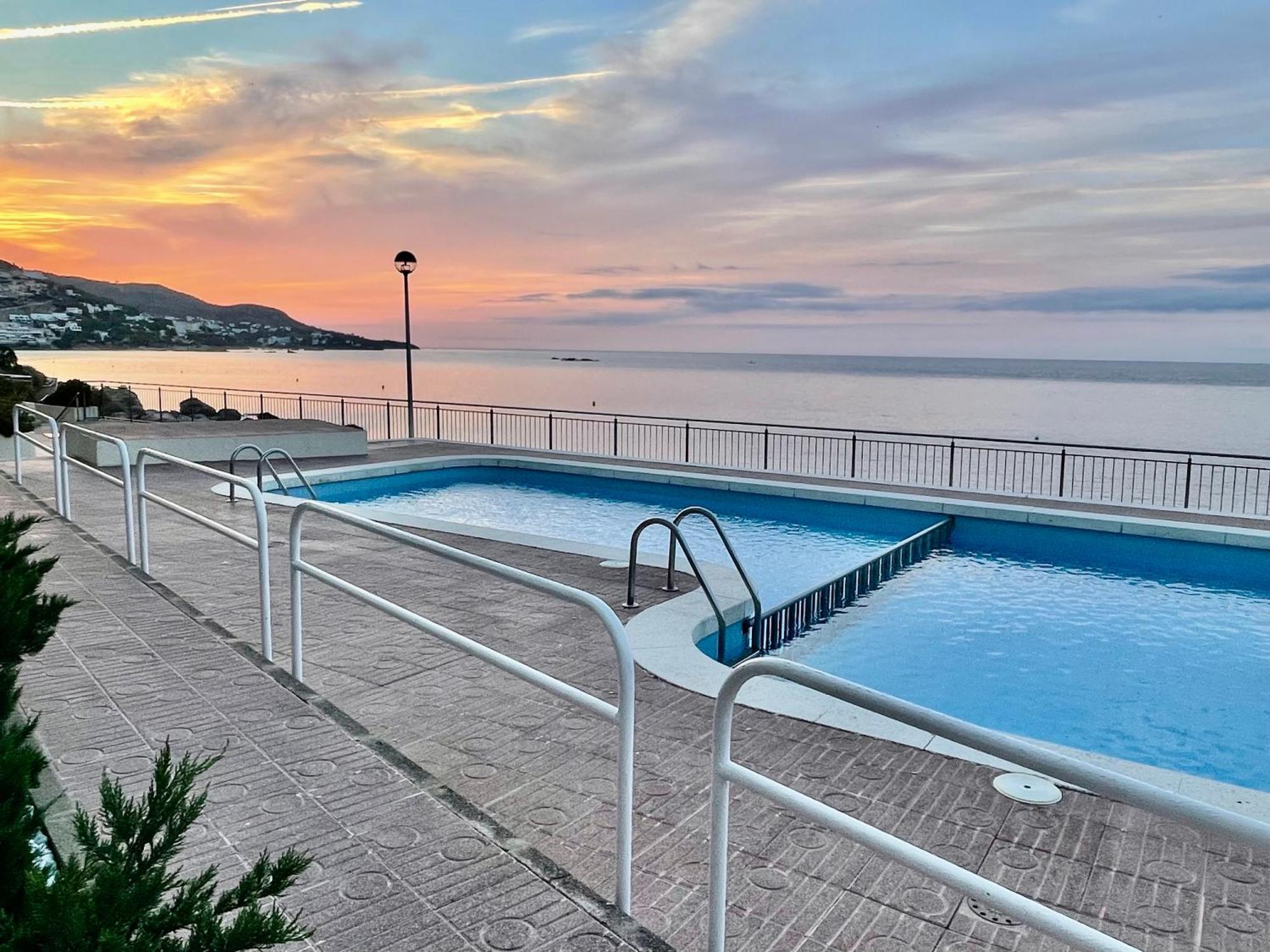 Magnifique Appartement En Front De Mer, Caneylles Roses Exterior foto